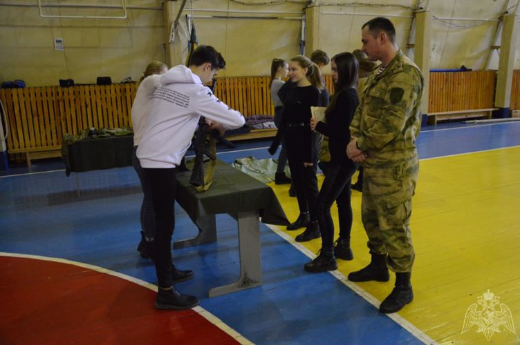 В Управлении Росгвардии по Брянской области школьникам рассказали о мужских профессиях.