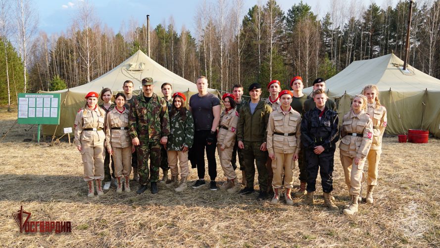 Юнармейцы познакомились с работой сотрудников Росгвардии в полевых условиях