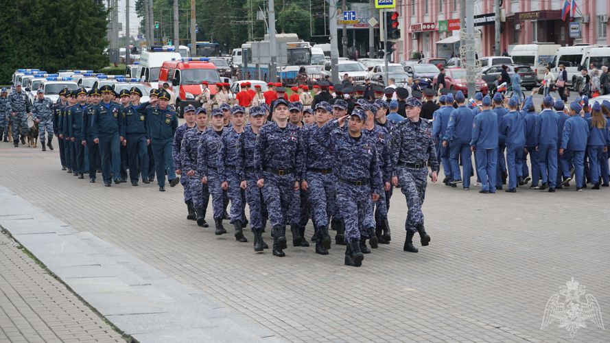 В Брянске прошёл общегородской развод нарядов Росгвардии и полиции перед заступлением на службу по охране общественного порядка