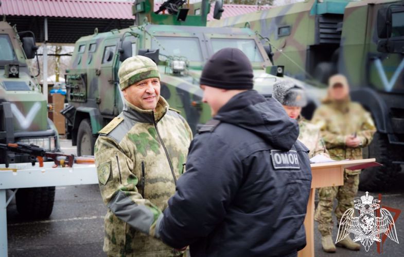 Командующий Центральным округом Росгвардии вручил награды участникам специальной военной операции