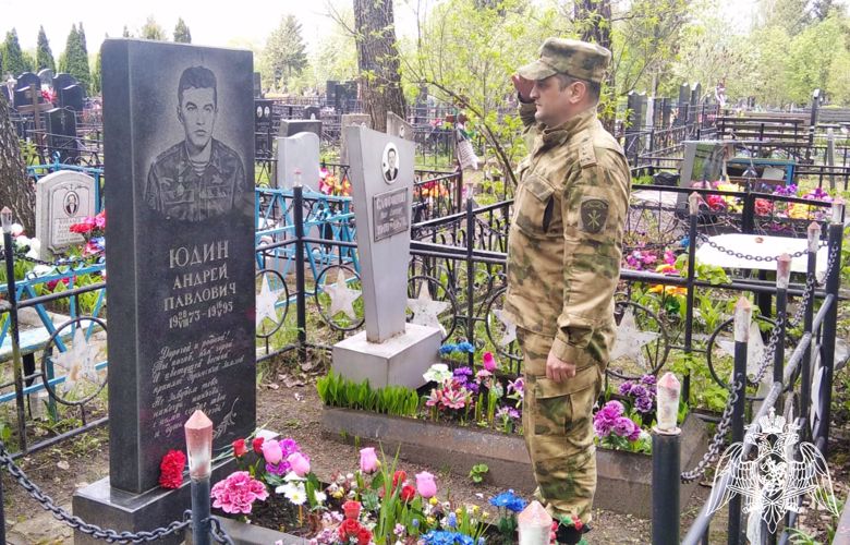 Росгвардейцы почтили память военнослужащего, погибшего при исполнении воинского долга