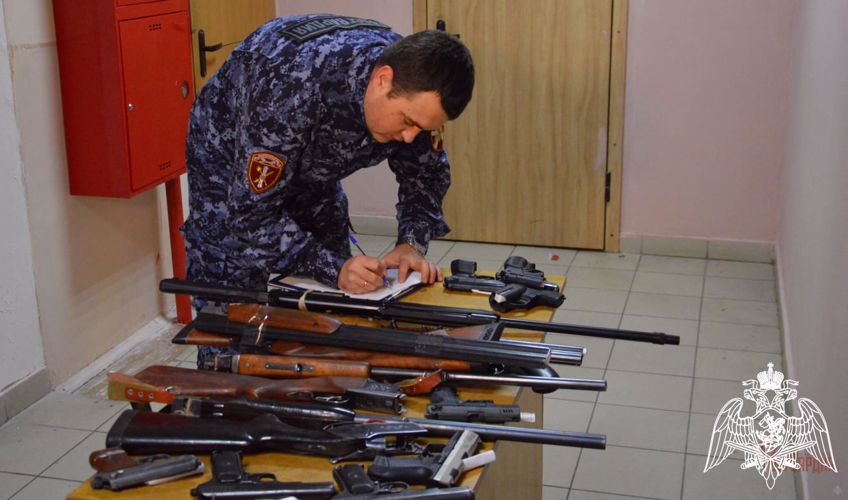 Жителям Брянской области выплачено более 850 тысяч рублей за добровольную сдачу оружия в Росгвардию