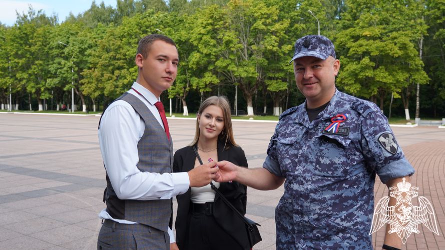 Брянские росгвардейцы приняли участие во Всероссийской акции «Ленточка-триколор»