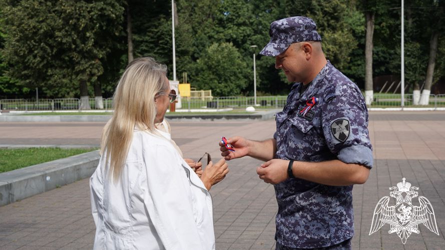 Брянские росгвардейцы приняли участие во Всероссийской акции «Ленточка-триколор»