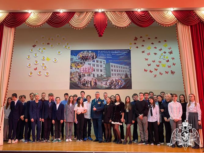 Брянские росгвардейцы провели уроки мужества для школьников