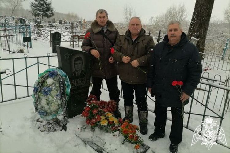 Ветераны Росгвардии почтили память погибшего сослуживца
