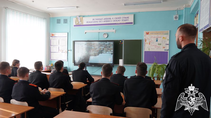 В рамках акции «Дни Росгвардии» в Брянске росгвардейцы встретились с кадетами