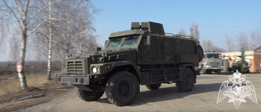 В Брянске прошли занятия Росгвардии по контраварийной подготовке водителей