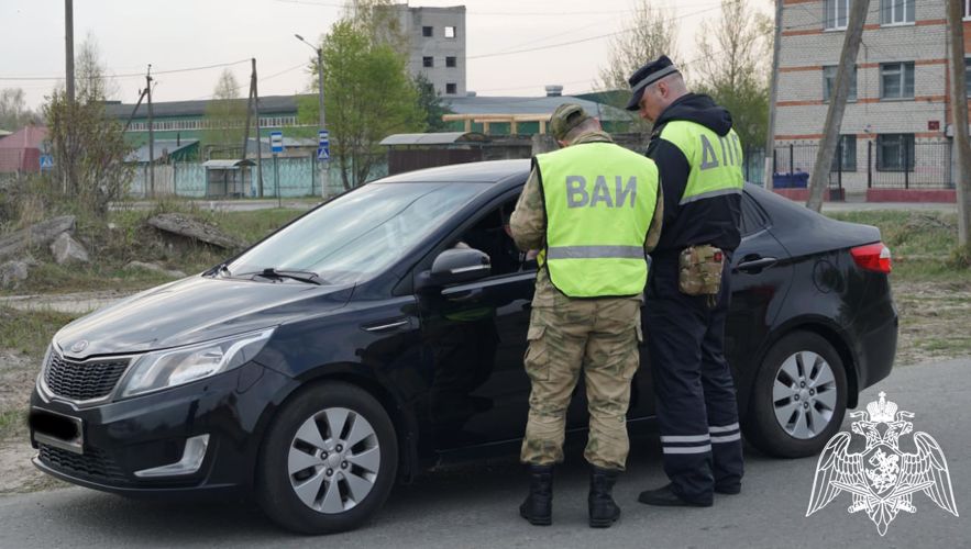 Автоинспекторы Росгвардии в Брянске провели профилактический рейд с водителями ведомства
