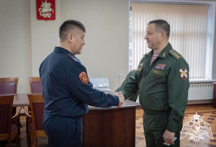 Начальнику Управления Росгвардии по Брянской области вручили ведомственную награду