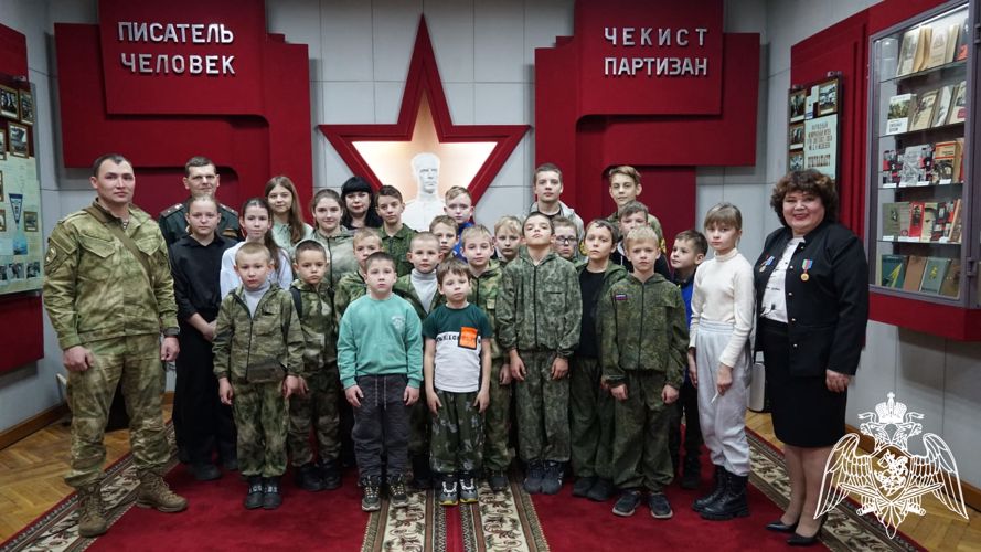 Сегодня отмечает день рождения Музей Героя Советского Союза Д. Н. Медведева в Брянске