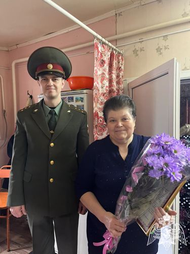 Росгвардейцы поздравили с юбилеем ветерана войск правопорядка