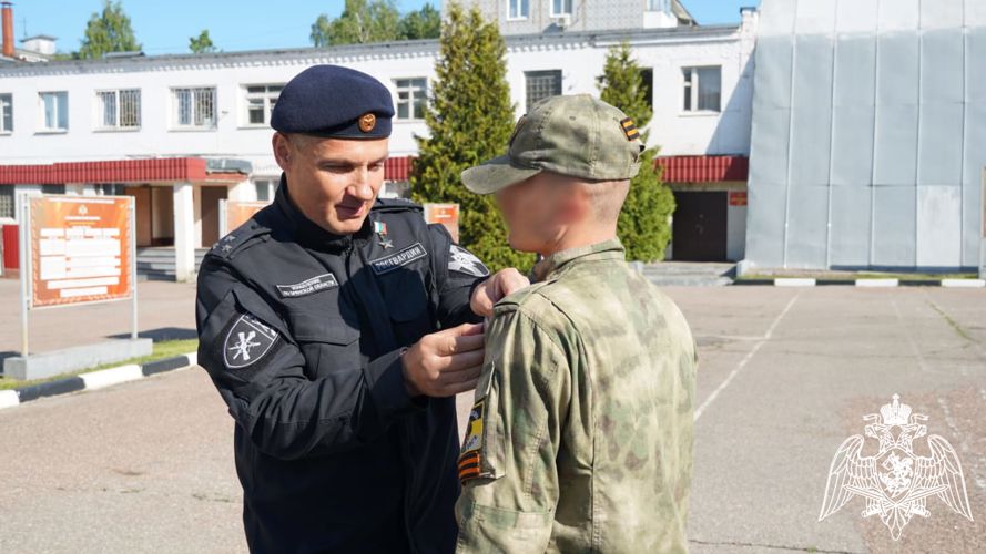 Росгвардейцу - участнику специальной военной операции вручили государственную награду в Брянске
