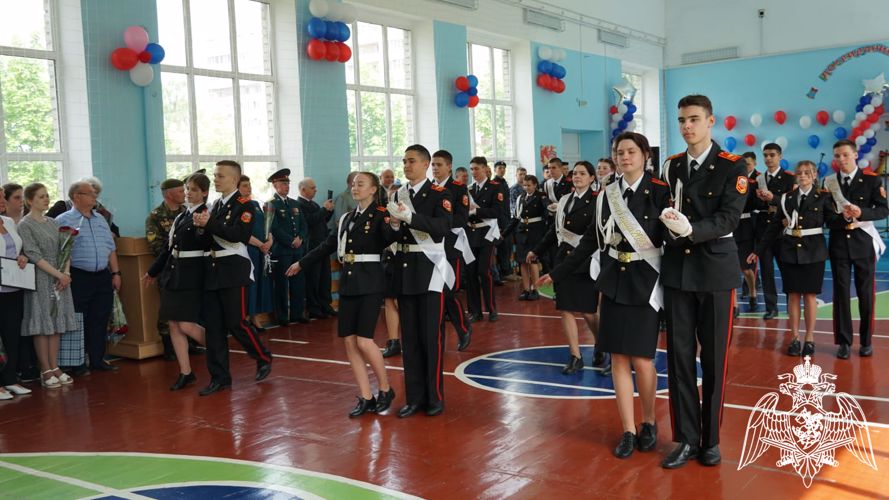 В Брянске состоялся последний звонок для выпускников кадетской школы имени Героя России В.И. Шкурного