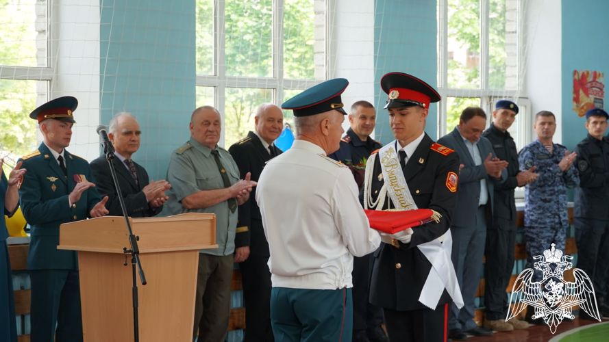 В Брянске состоялся последний звонок для выпускников кадетской школы имени Героя России В.И. Шкурного