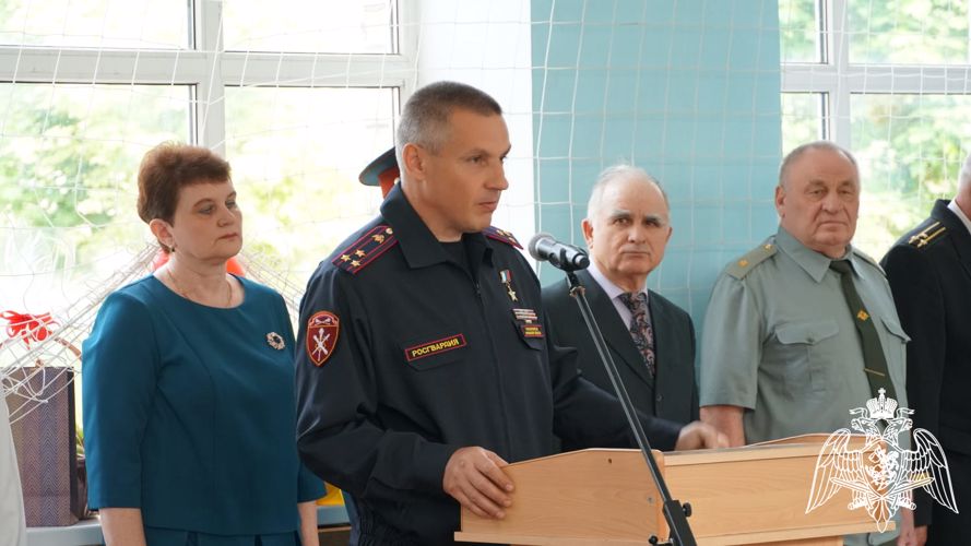В Брянске состоялся последний звонок для выпускников кадетской школы имени Героя России В.И. Шкурного