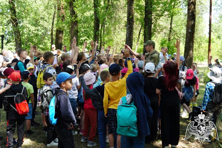 В День защиты детей росгвардейцы в Брянске организовали праздник для детей сотрудников и военнослужащих 