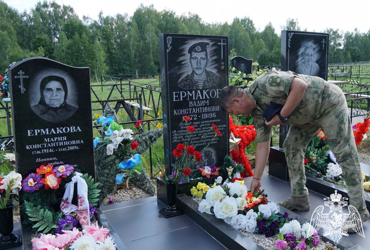 Росгвардейцы почтили память Героя России Вадима Ермакова