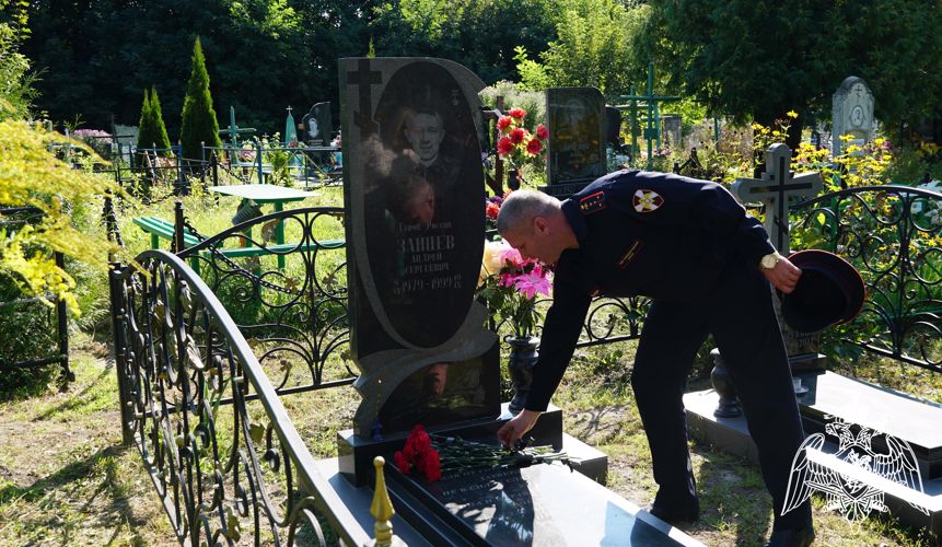 Росгвардейцы почтили память Героя России Андрея Зайцева