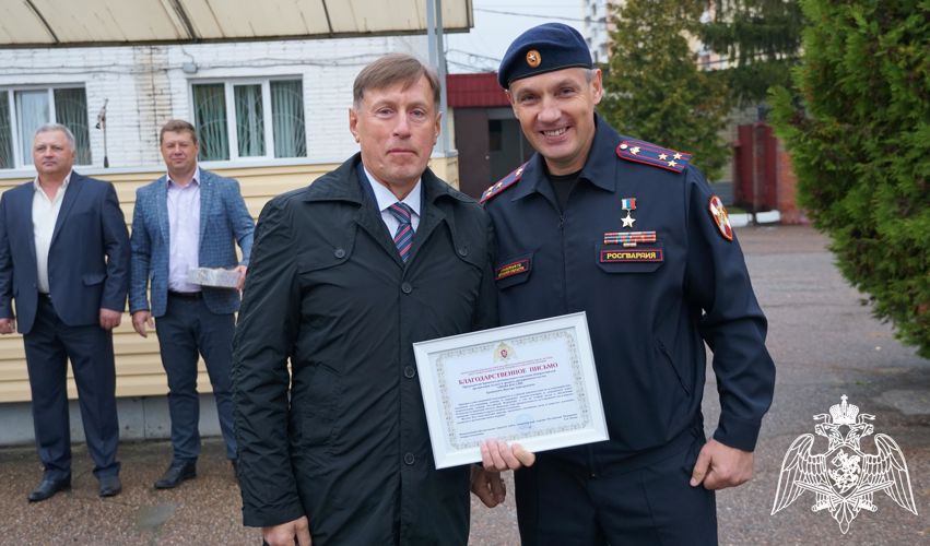 За содействие росгвардейцам руководителям брянских предприятий вручили благодарности