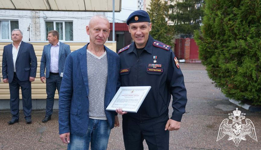 За содействие росгвардейцам руководителям брянских предприятий вручили благодарности