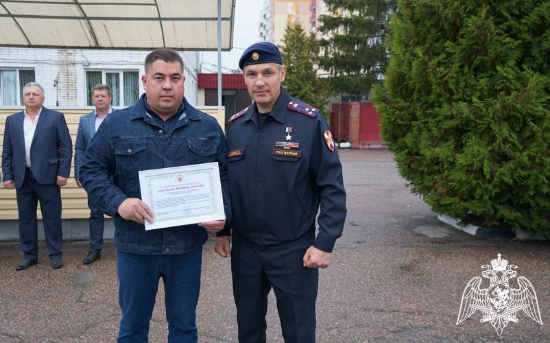 За содействие росгвардейцам руководителям брянских предприятий вручили благодарности