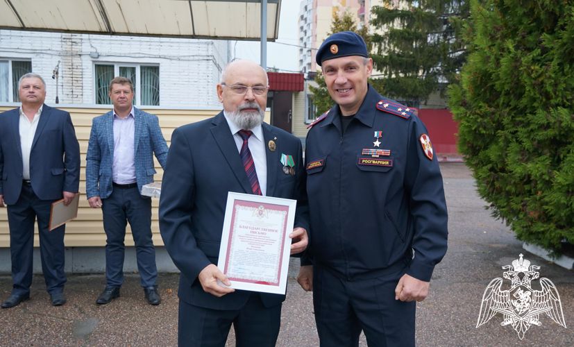 За содействие росгвардейцам руководителям брянских предприятий вручили благодарности