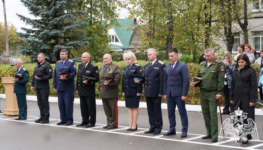 Росгвардейцы поздравили кадет с принятием клятвы кадета в Брянске