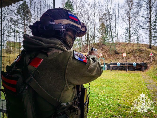 Брянские росгвардейцы прошли испытания на право ношения знака отличия спецподразделений