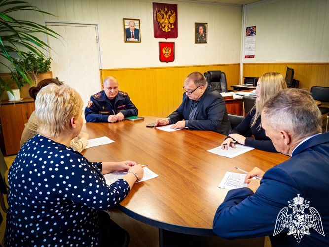 В преддверии Дня образования Вневедомственной охраны в Брянске прошел брифинг