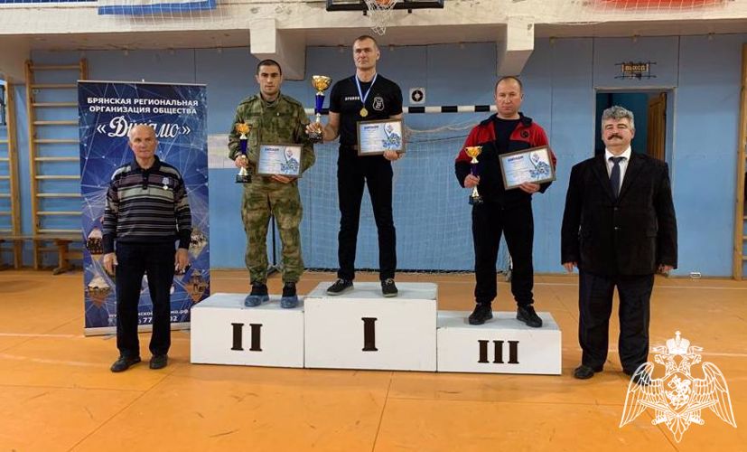 Команда Росгвардии стала призером чемпионата по гиревому спорту