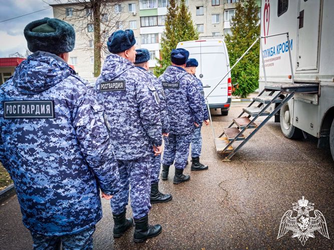 Росгвардейцы сдали более 15 литров крови в рамках акции «От сердца к сердцу» в Брянске