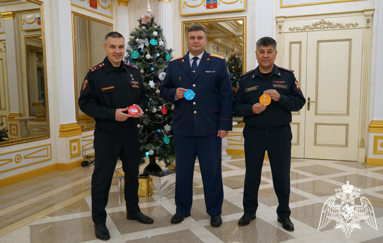 Брянские росгвардейцы присоединились к благотворительной акции «Ёлка желаний»