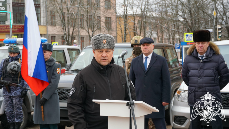 Ключи от новых патрульных автомобилей  вручили сотрудникам Росгвардии в Брянске