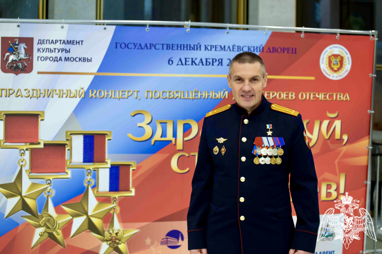 О подвиге офицера Росгвардии рассказали гостям благотворительного концерта в Кремле