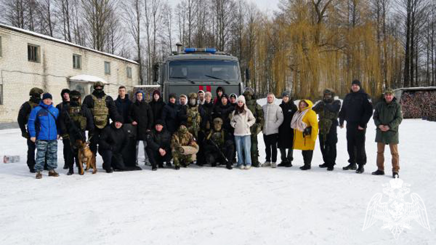 Брянские школьники  побывали в гостях у бойцов отряда мобильного особого назначения