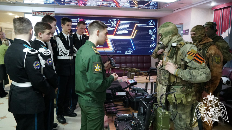 Росгвардейцы приняли участие во всероссийской акции «Есть такая профессия – Родину защищать»