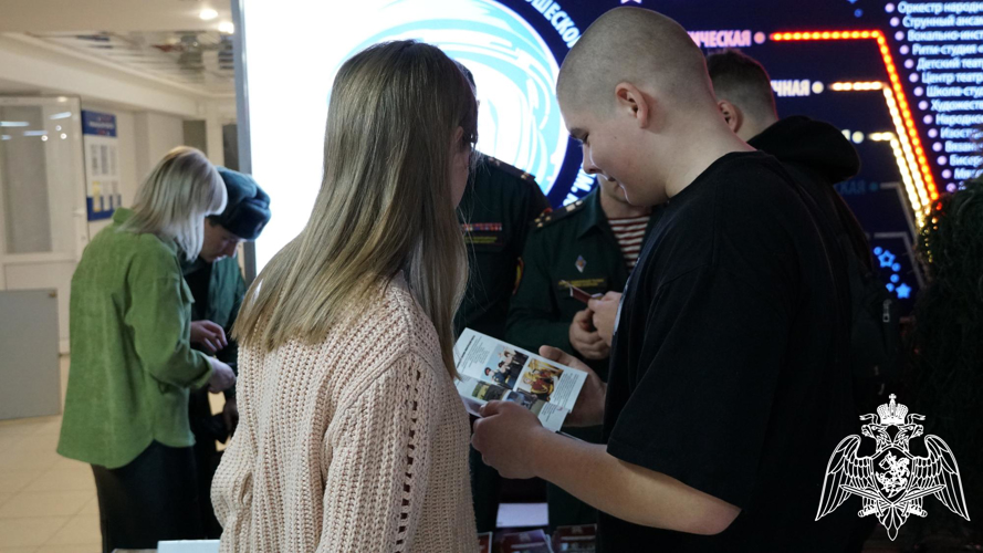 Росгвардейцы приняли участие во всероссийской акции «Есть такая профессия – Родину защищать»