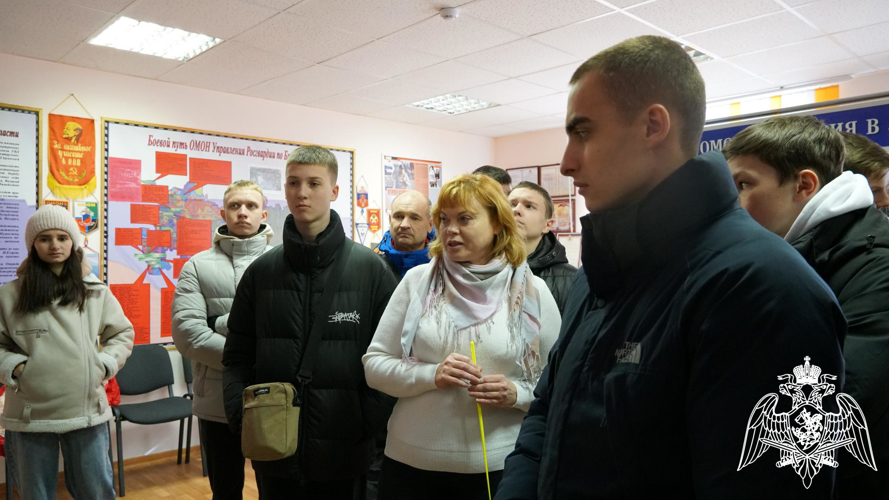 Брянские школьники  побывали в гостях у бойцов отряда мобильного особого назначения