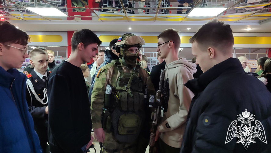 Росгвардейцы приняли участие во всероссийской акции «Есть такая профессия – Родину защищать»