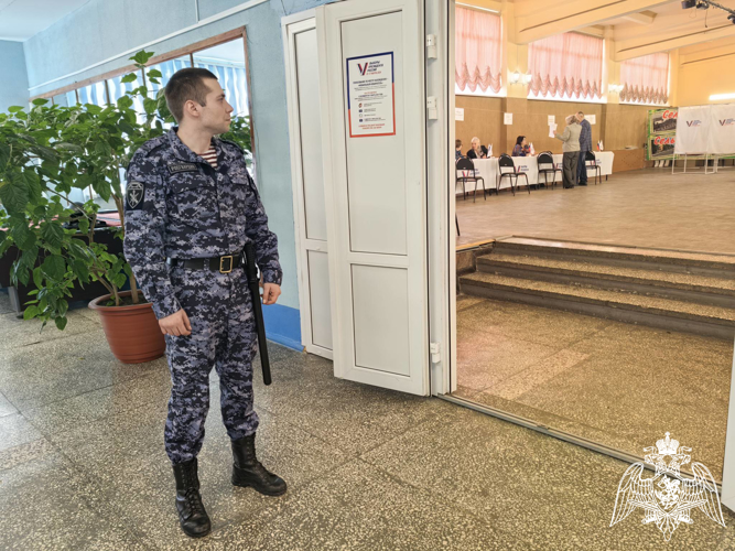 Более 700 росгвардейцев приняли участие в обеспечении безопасности во время проведения выборов Президента Российской Федерации в Брянской области