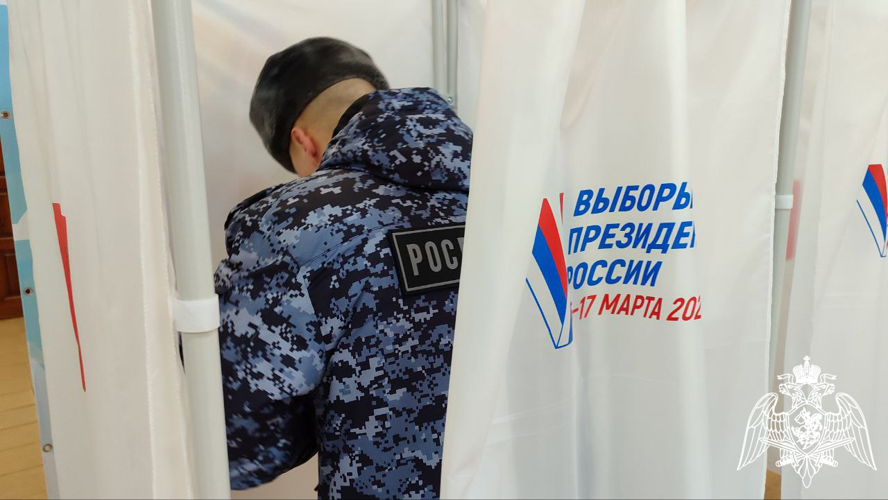Военный оркестр Росгвардии выступил с весенним концертом для жителей Брянска