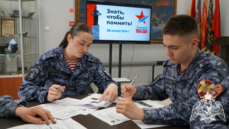 Брянские росгвардейцы присоединились к «Диктанту Победы»