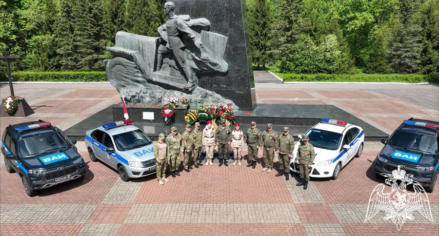 Брянские росгвардейцы почтили память воинов-водителей 