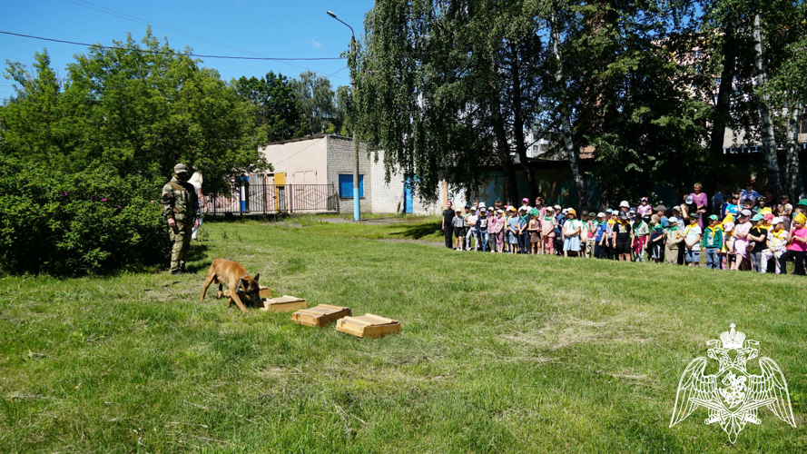 РОСГВАРДЕЙЦЫ ПОБЫВАЛИ В ГОСТЯХ У БРЯНСКИХ ШКОЛЬНИКОВ
