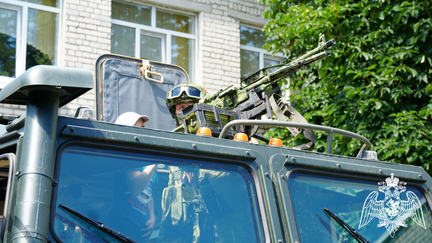 РОСГВАРДЕЙЦЫ ПОБЫВАЛИ В ГОСТЯХ У БРЯНСКИХ ШКОЛЬНИКОВ