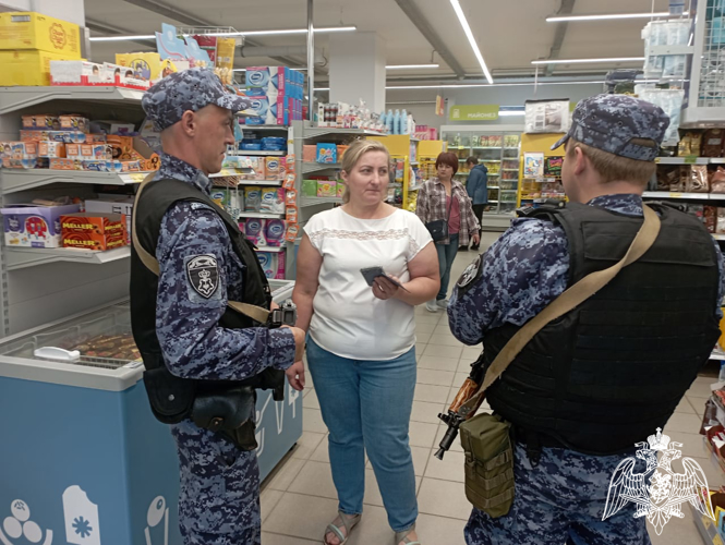 Брянские росгвардейцы предотвратили кражу из сетевого магазина