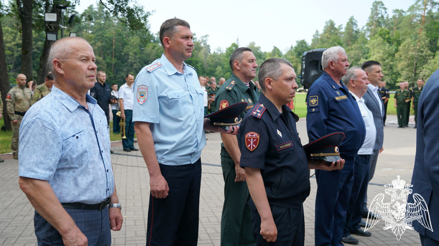 Брянские росгвардейцы приняли участие в торжественной отправке призывников