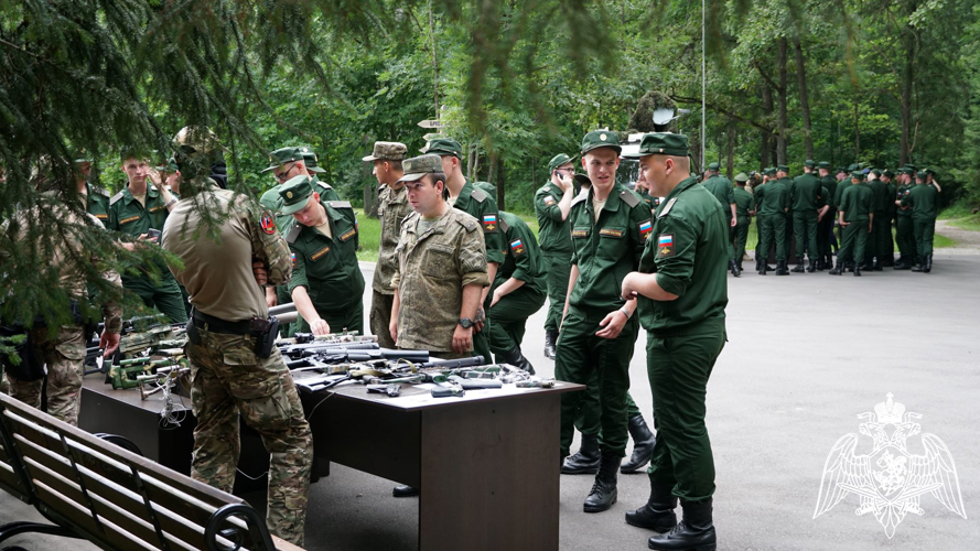 Брянские росгвардейцы приняли участие в торжественной отправке призывников