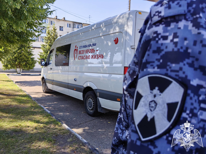 Росгвардейцы приняли участие в безвозмездной сдаче донорской крови в Брянске